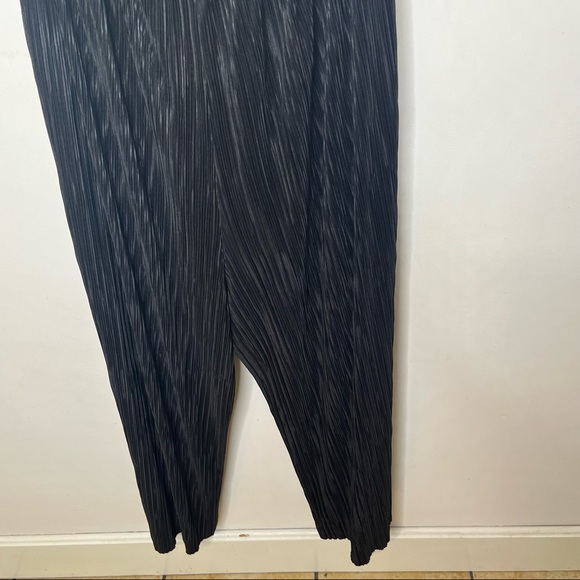 COLLECTIVE CONCEPTS Janice Pleated Jumpsuit - Picture 8 of 8